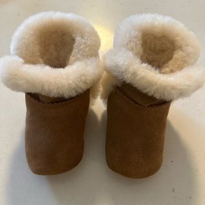 Baby Uggs size 4/5